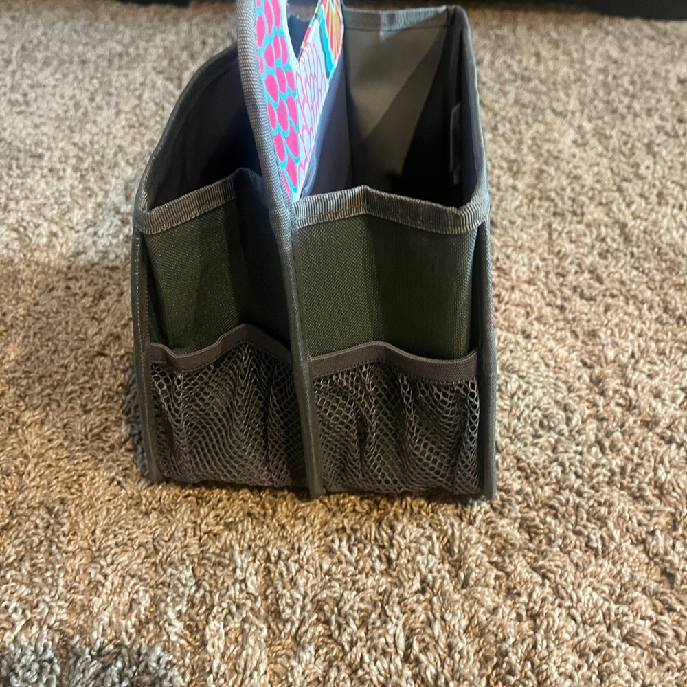 Thirty-One Floral Organizer with Handles
Never used excellent condition - Picture 4 of 4
